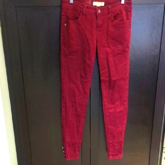 Forever 21 Maroon jeans With Button Detail - Size 26 Like New - Picture 1 of 5